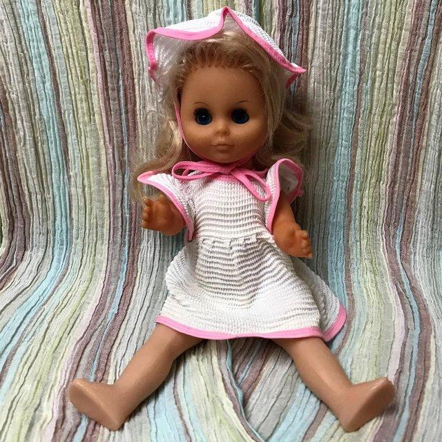 Preview of the first image of Vintage 1980s doll long hair, closing eyes, original clothes.