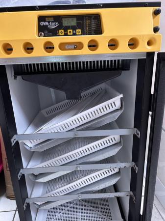 Image 3 of Brinsea series 2 190 automatic incubator
