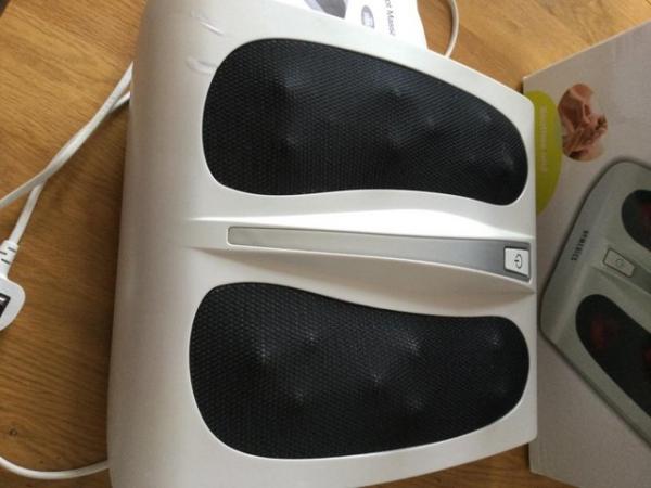 Image 2 of Homedics Deluxe Shiatsu Full Foot Massager with heat