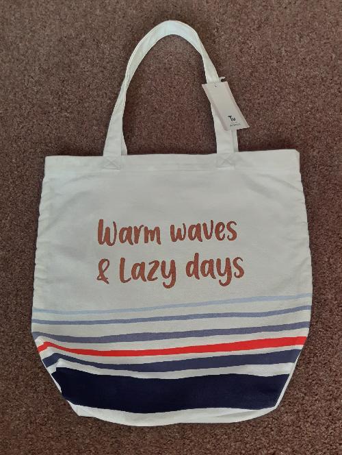 Preview of the first image of New With Tags Ladies Canvas Beach/Shopping Bag   BX5.