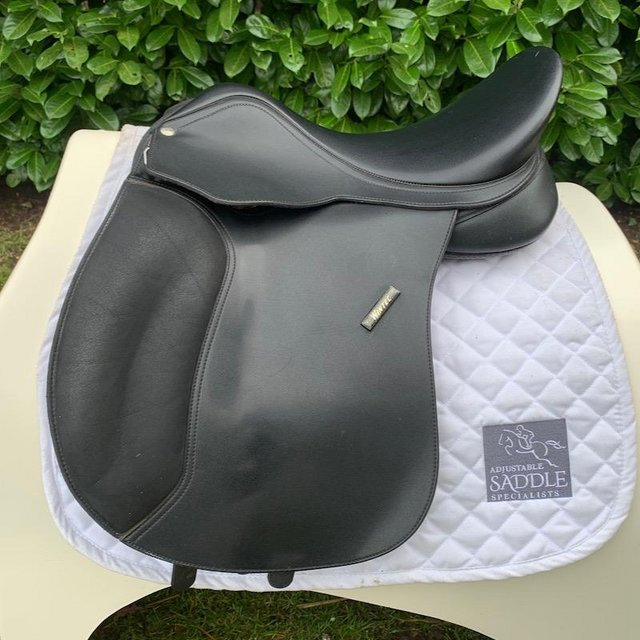Preview of the first image of Wintec 16.5 wide general purpose saddle.