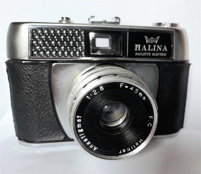Preview of the first image of VINTAGE FILM CAMERA - HALINA PAULETTE 35 mm.