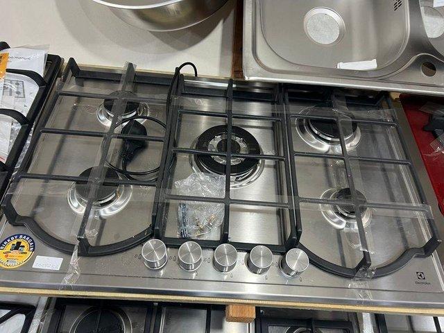 Preview of the first image of ELECTROLUX 75CM GAS HOB-MORE EFFICIENT-5 BURNERS-WOW.
