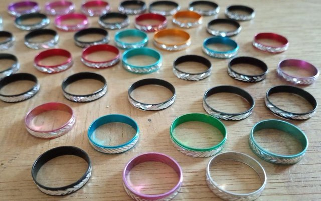 Image 2 of x50 multi coloured fashion rings -various sizes/colours