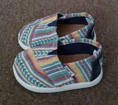 Preview of the first image of TOMS Infants/Toddlers Blanket Stripe Shoes - UK 3    BX5.
