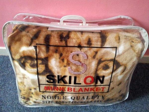 Image 3 of 'SKILON' - Luxurious Mink Leopard Throw