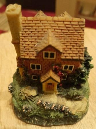 Image 1 of Leonardo Collection musical cottage ornament
