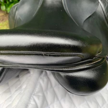 Image 20 of Kent And Masters 17 inch Cob saddle