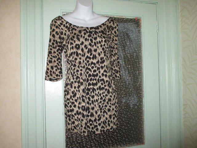 Preview of the first image of LONGLINE LADIES ANIMAL PRINT TOP.