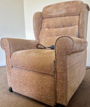 Image 1 of LUXURY ELECTRIC RISER RECLINER PINK CHAIR ~ CAN DELIVER