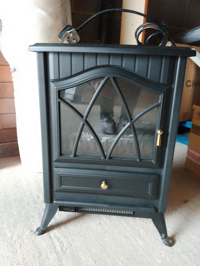 Preview of the first image of Black Benross Electric Stove.