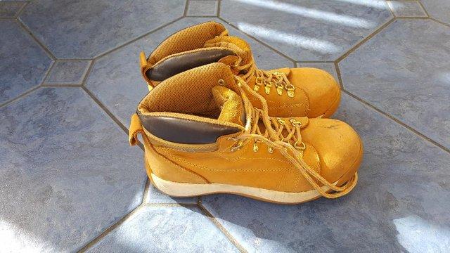 Preview of the first image of Safety work boots. Size 7 work safety boots.