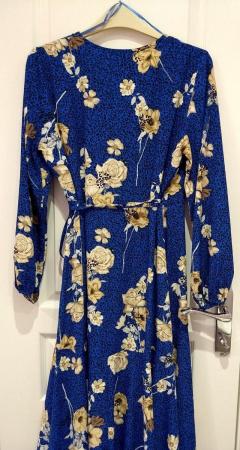 Image 10 of BNWT Wallis Petite Blue Floral Print Midi Dress Christmas
