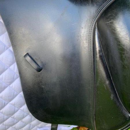 Image 11 of Kent & Masters 17" Low Profile Dressage saddle (S2834)