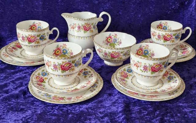 Image 3 of Vintage Royal Grafton 'Malvern' Pattern Tea Set - 14p