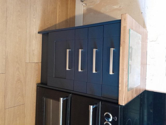 Preview of the first image of 14 Magnet Wardley Kitchen Units.