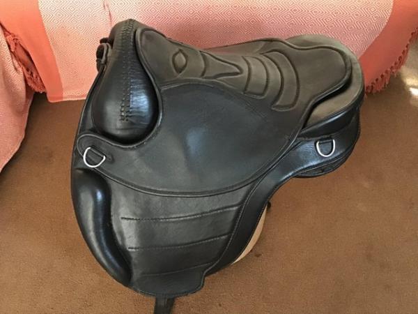 Image 1 of Leather treeless 17 inch saddle