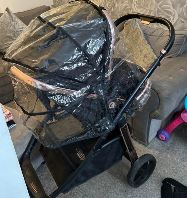 Preview of the first image of BLACK AND GOLD PUSHCHAIR.