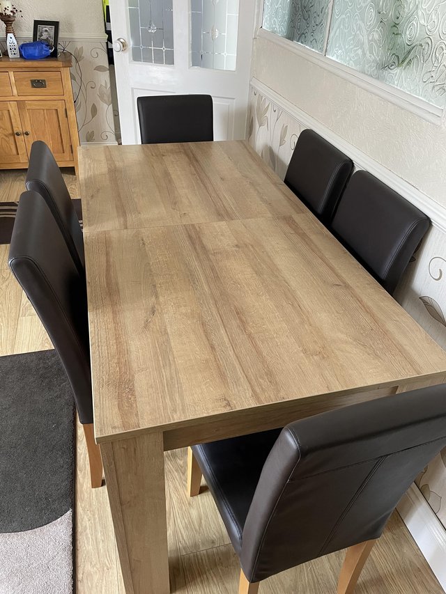 Preview of the first image of Miami solid oak extendable table and 6 chairs.