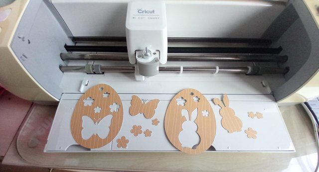 Image 2 of Cricut Explore One - Vinyl/Paper/Card Cutting Craft Machine