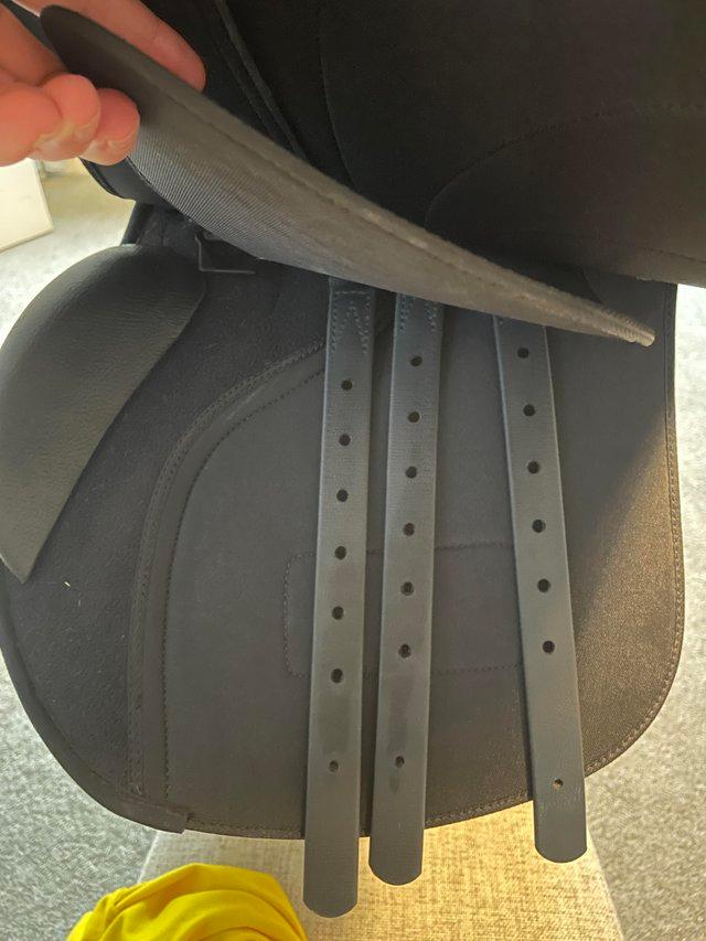 Preview of the first image of Wintec Lite all purpose D’lux saddle.