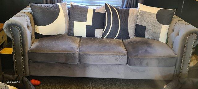 Image 1 of Grey Velvet Chesterfield style 3+2 seater sofas