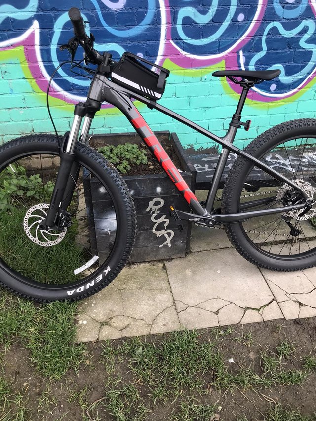 Preview of the first image of Roscoe 6 Trek mountain bike.