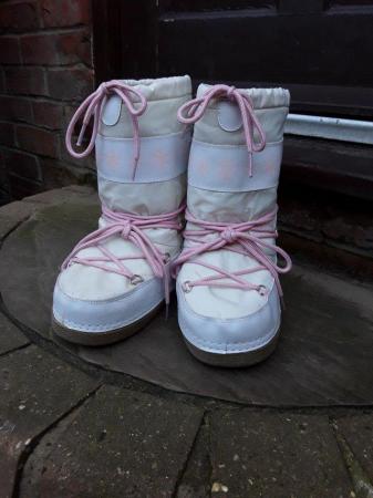 Image 1 of Snow boots UK size 3/4 Reduced !