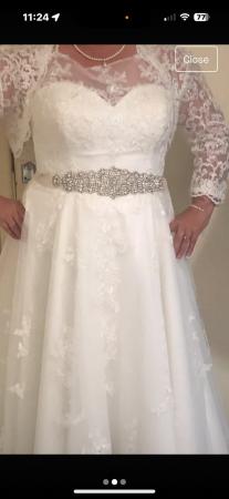 Image 2 of Wedding dresslike new in white