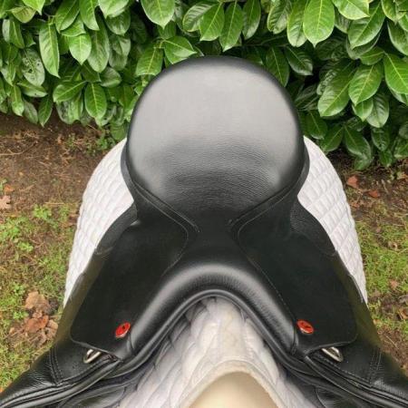 Image 8 of Thorowgood T8 17 inch Low Wither GP Saddle (S2980)