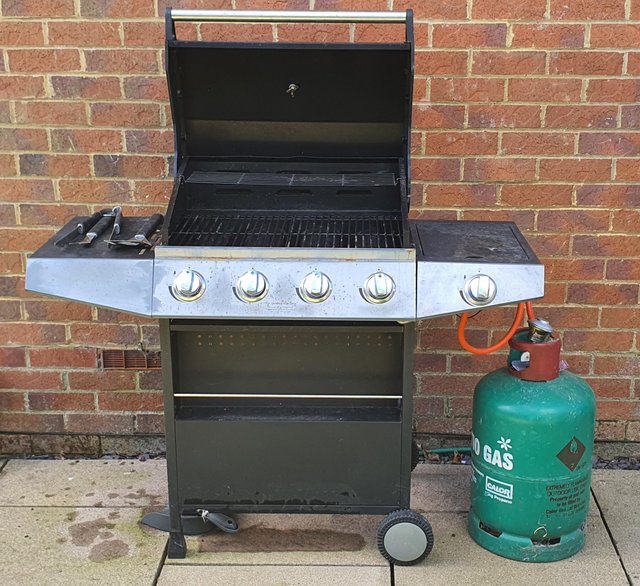 Preview of the first image of Gas Barbeque 5 burner and full gas bottle.