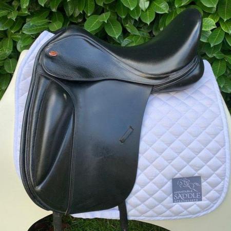 Image 1 of Kent & Masters 17" Low Profile Dressage saddle (S2834)