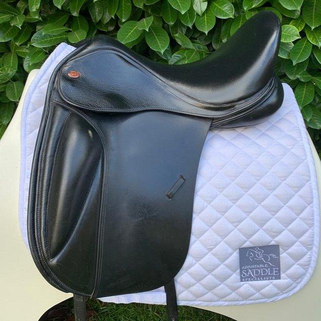 Preview of the first image of Kent & Masters 17 inch S-Series Low Profile Dressage saddle.