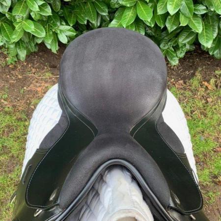 Image 7 of Thorowgood T4 17 inch high wither saddle