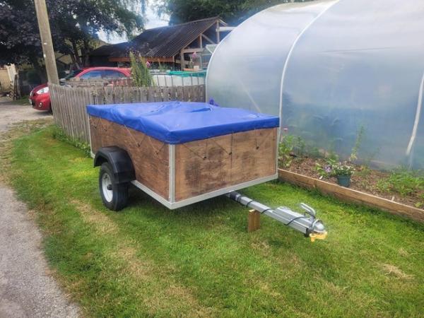 Image 1 of Camping trailer with fitted cover