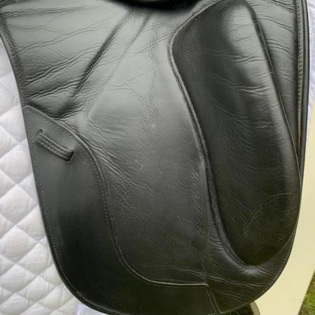 Image 18 of Fairfax 17.5” Original Monoflap Dressage saddle