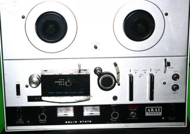 Image 2 of Akai 4000 recording deck. Including 6 recording tapes