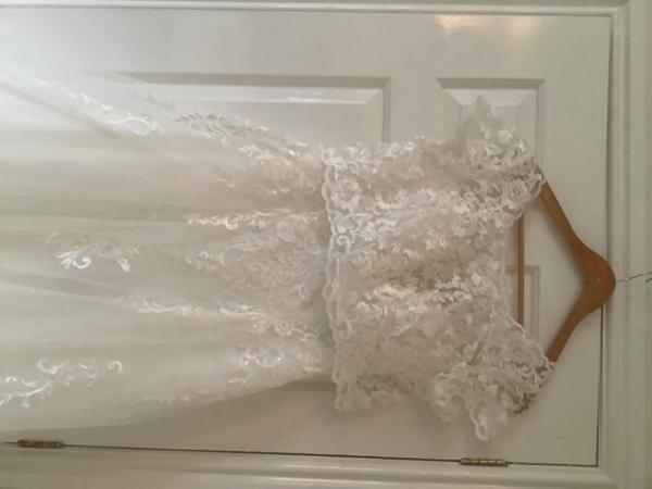 Image 2 of Beautiful strapless wedding dress