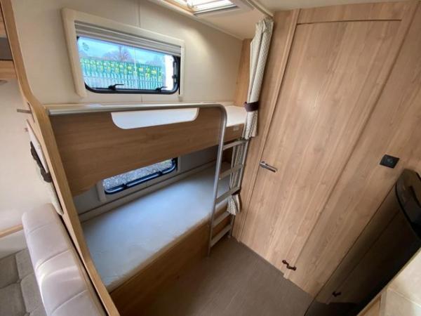 Image 14 of Elddis Tempest EB 2016 6 berth caravan *fixed bunks*