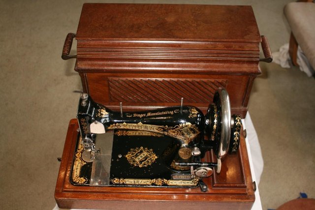 Image 1 of Antique 1904 Singer model 28k sewing machine in GWO