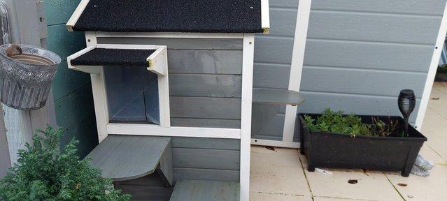 Image 3 of Outdoor cat house in mint condition