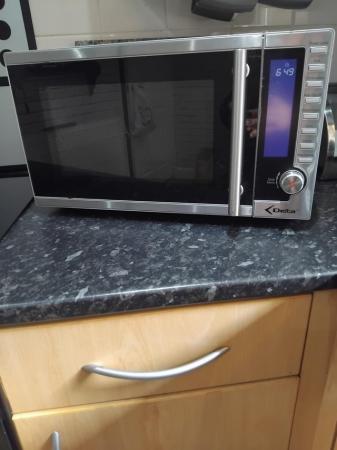 Image 2 of Microwave oven with grill