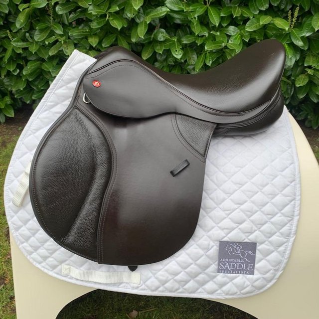 Preview of the first image of Thorowgood T8 17 inch compact saddle (S3080).