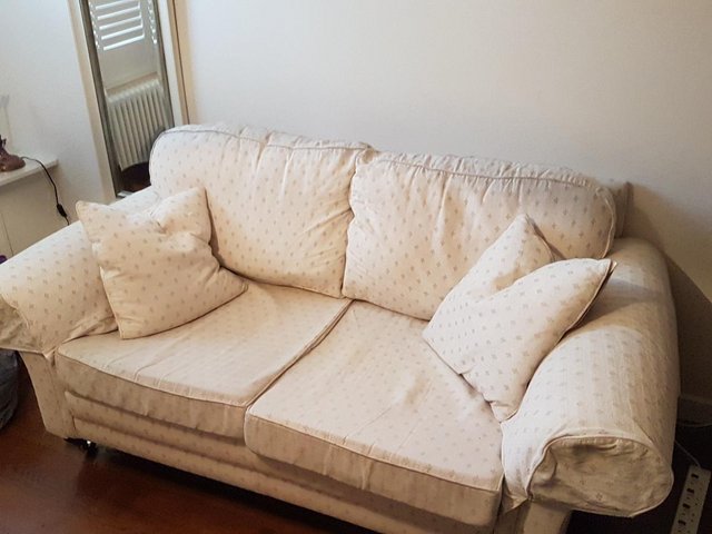 Preview of the first image of Traditional 2-seater sofa.