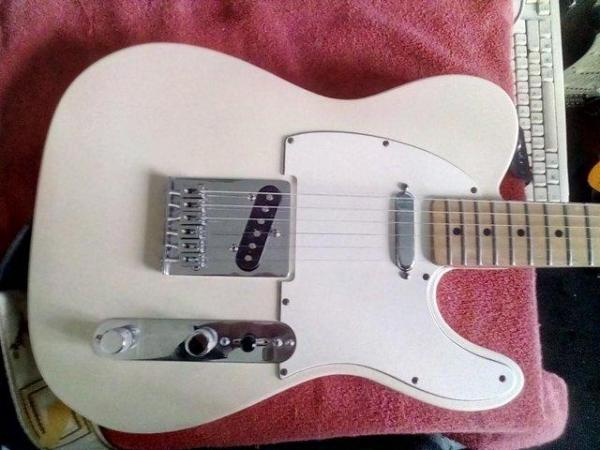 Image 3 of Fender telecaster 2009 Old Ivory mex £500
