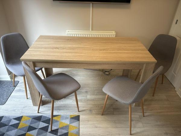 Image 1 of Lovely Dining Table and four chairs