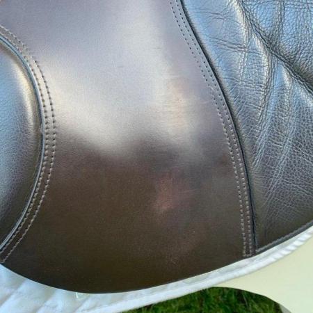 Image 10 of Kent & Masters 17.5” Low Profile Compact GP saddle (S2903)