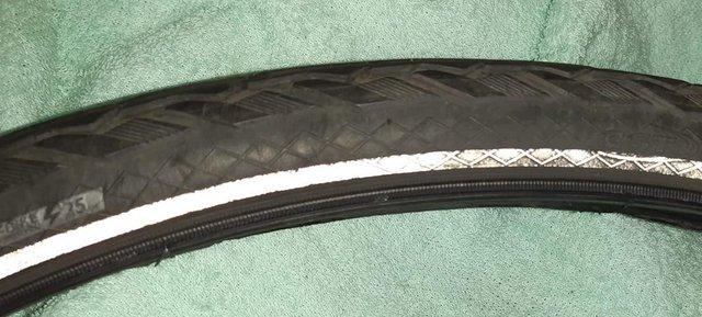 Image 2 of CST Puncture resistant reflective tyre 28 inch 700 x 38c