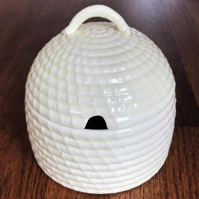 Preview of the first image of Vintage 1970's Wedgwood beehive/skep honeypot..