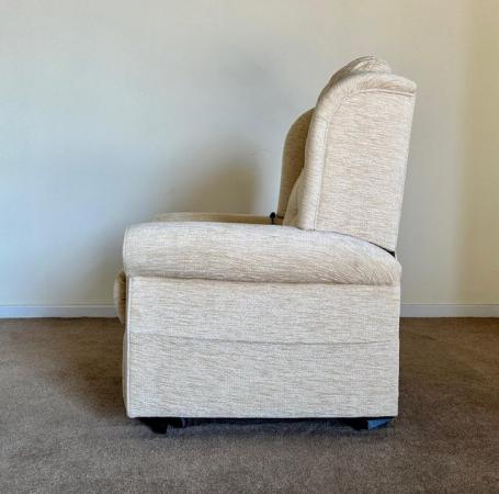 Image 18 of HSL ELECTRIC RISER RECLINER DUAL MOTOR CREAM CHAIR DELIVERY